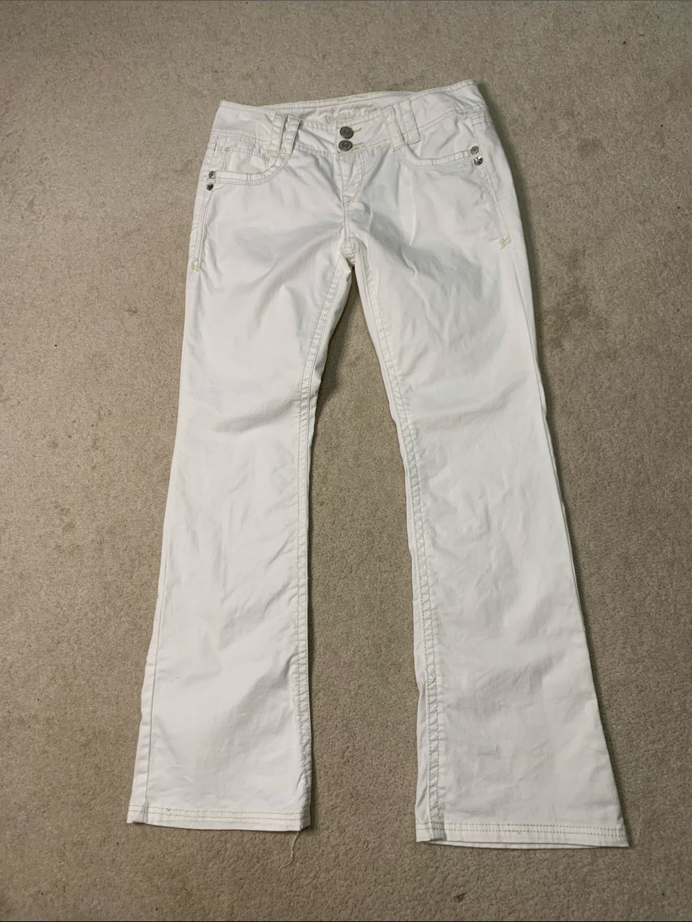 Wallflower White Boot Cut Jeans with rhinestones and embroidery Size 7